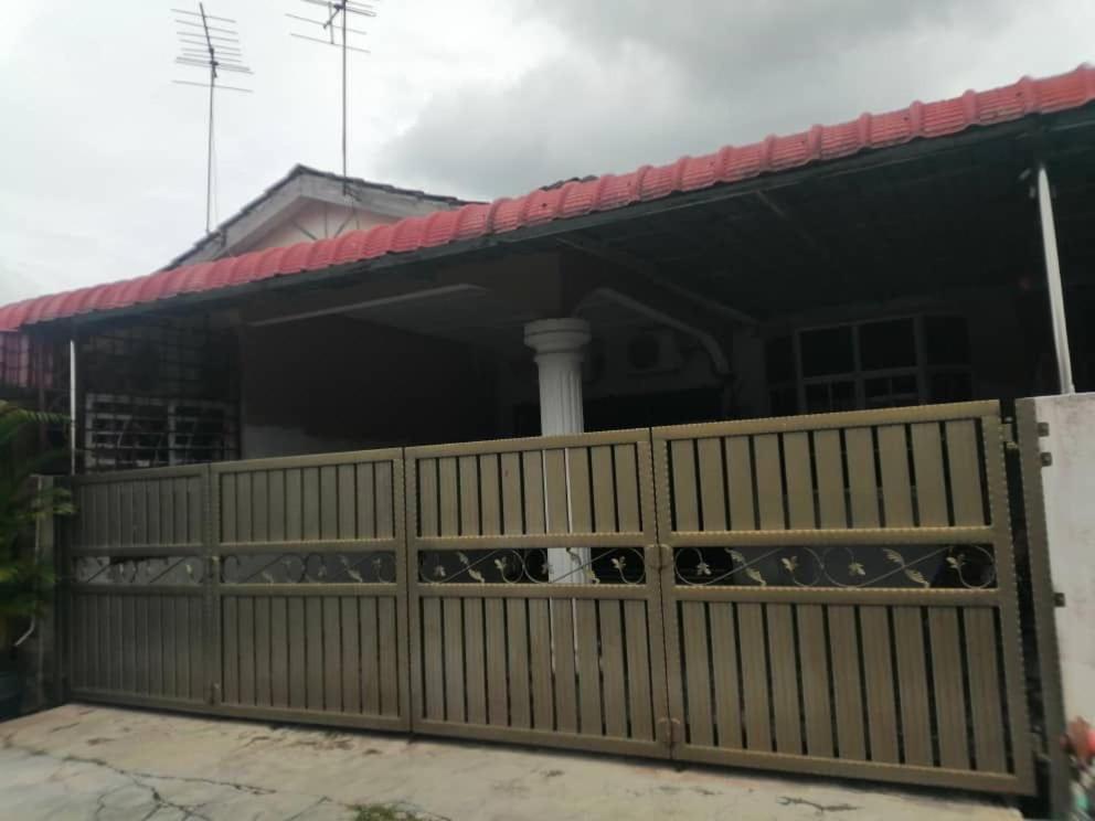 Homestaymuslim Di 틀룩인탄 외부 사진